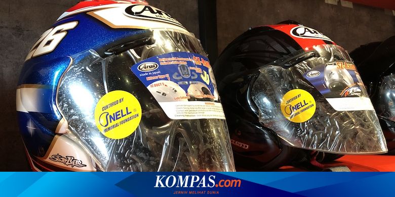 Pakai Jurus Satu Jari Buat Wanita Saat Memilih Helm