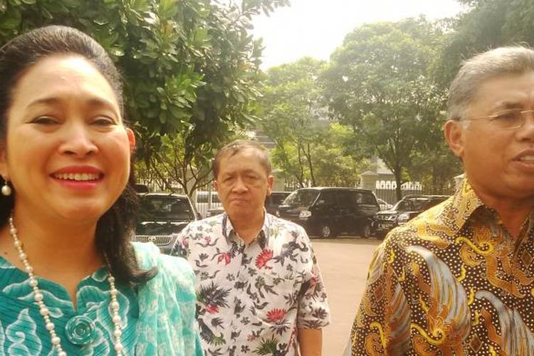 Titiek Soeharto bersama Ketua Umum Forum Komunikasi Putra Putri Purnawirawan Indonesia Ponco Sutowo usai menemui Presiden Joko Widodo, Rabu (8/7/2015).