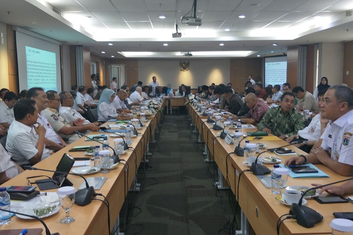Rapat pembahasan rancangan KUA-PPAS 2020 di Gedung DPRD DKI Jakarta, Jalan Kebon Sirih, Rabu (23/10/2019).