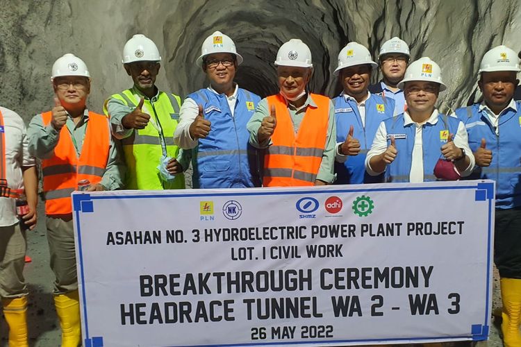 Progres pembangunan Pembangkit Listrik Tenaga Air (PLTA) Asahan 3 sudah mencapai 55,44 persen. Salah satu capaian terpenting dalam konstruksi pembangkit ini ialah selesainya pengeboran terowongan jalur air atau lebih dikenal dengan Headrace Tunnel. Proyek ini berkapasitas 2x87 megawatt (MW) yang berada di Kabupaten Asahan dan Kabupaten Toba, Sumatera Utara.