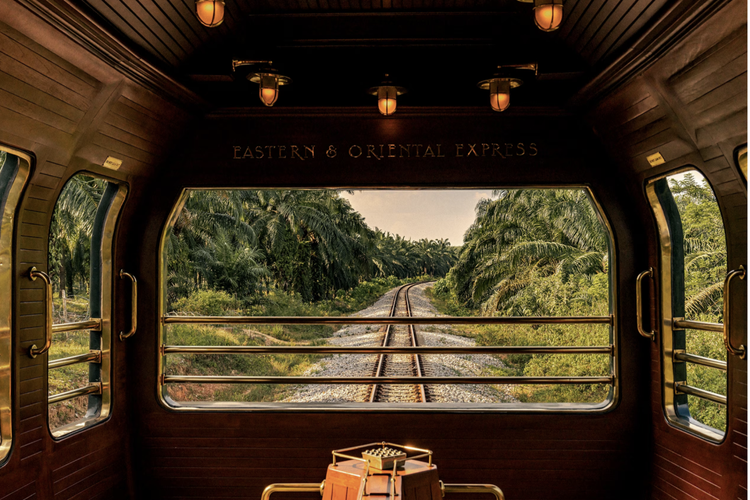 Kereta mewah Eastern & Oriental Express yang menawarkan paket wisata menjelajah jalur nostalgia Singapura-Malaysia.