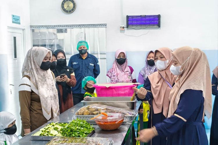 Kenalkan Program Makan Bergizi Gratis Sejak Dini, SPPG Lamongan Ajak Ratusan Siswa PAUD Tur Dapur