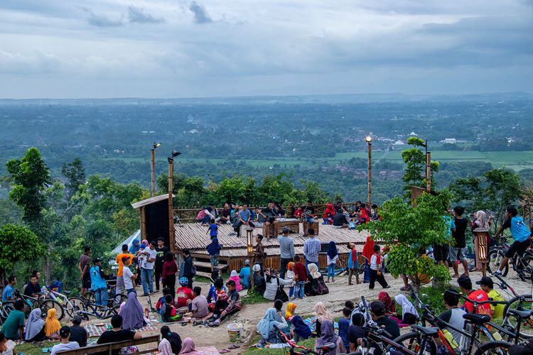 Live music di Puncak Sosok Bantul tahun 2019.