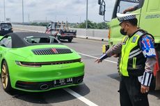 Aksi Kebut-kebutan, Porsche Tabrak Grand Livina di Jalan Tol 