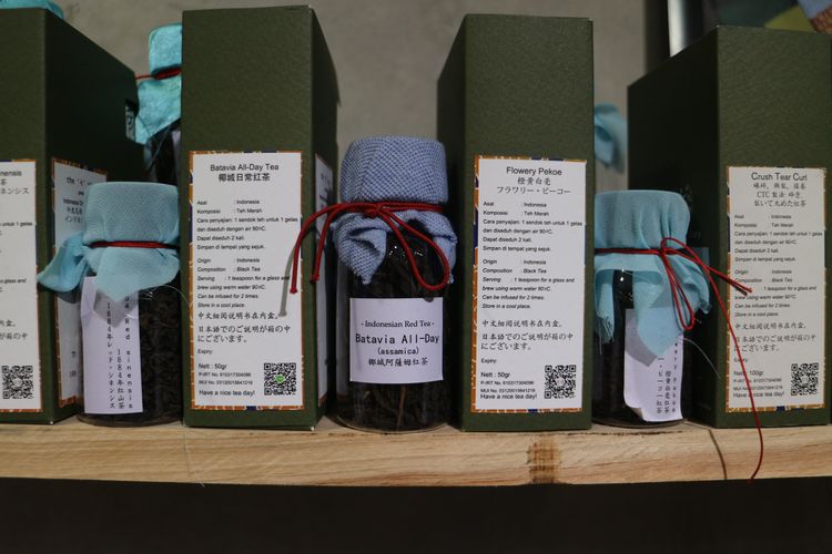 Beberapa jenis teh yang dijual di kedai Pieces of Peace, satu botol kecil tersebut dijual dengan harga mulai dari Rp 50.000 tergantung jenis teh yang dipilih