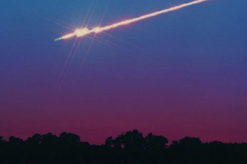 Cahaya Terang Melintas di Langit Yogyakarta Senin Malam, Apakah Meteor?