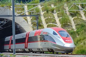 BUMN Kelabakan Bayar Utang Whoosh, Danantara Jadi Juru Selamat