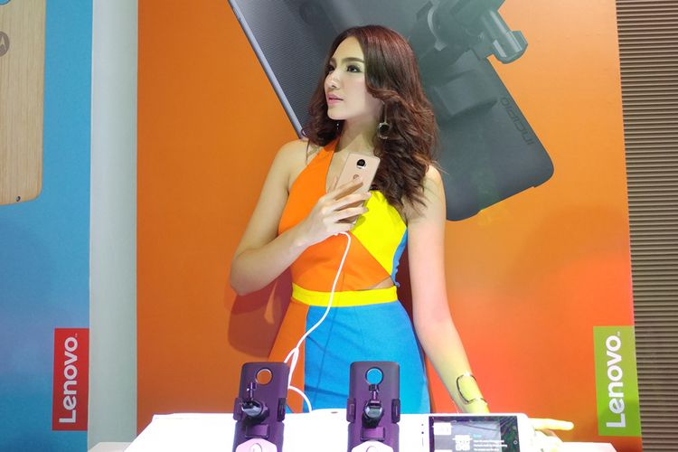 Moto Z2 Play dirilis untuk pasar Asia Tenggara lewat sebuah acara di Bangkok, Rabu (5/7/2017).