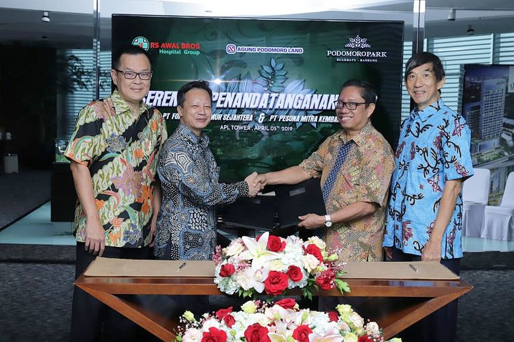 Penandatanganan kerja sama fasilitas RS Awal Bros dilakukan oleh Direktur Pesona Mitra Kembar Mas Tjen Ruddy Chandra, dan Direktur Fortuna Makmur Yoshen Danun, JUmat (5/4/2019).