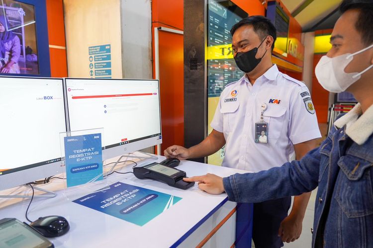 PT Kereta Api Indonesia (KAI) mulai mengujicobakan fasilitas Face Recognition Boarding Gate di Stasiun Bandung sejak 28 September 2022. 