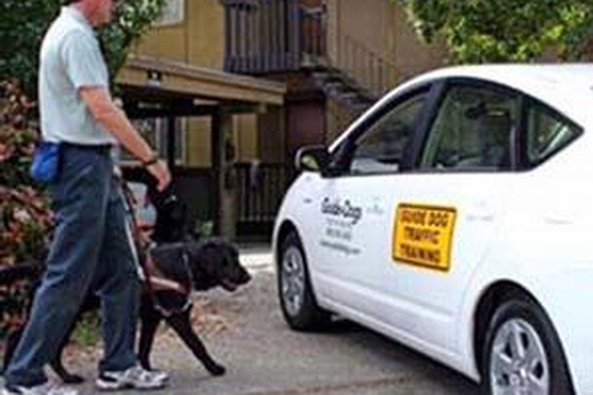 Mobil listrik dan hibrida akan mengeluarkan suara tiruan khas mobil balap?