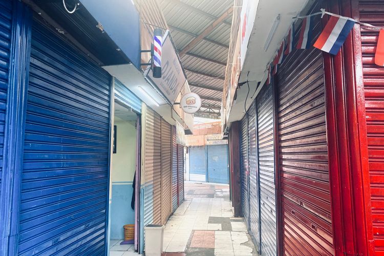 Lengangnya lorong Plaza 2 Blok M atau Distrik Blok M setelah ditinggal sebagian besar pedagang karena biaya sewa naik, Rabu (3/9/2025).