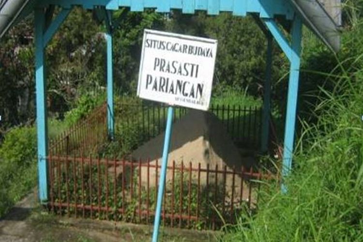 Prasasti Pariangan di Kecamatan Pariangan, Kabupaten Tanah Datar, Provinsi Sumatera Barat, Indonesia.