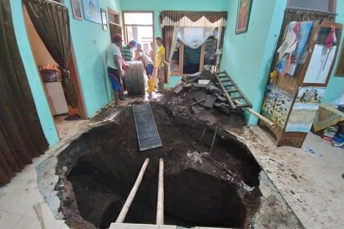 Lantai Rumah Tiba-tiba Ambles, Ternyata Ada Saluran Irigasi di Bawahnya