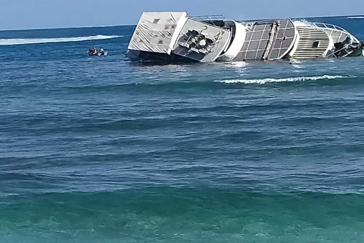 Kapal kandas di Mentawai yang membawa 11 WNA yang hendak surfing, Kamis (25/11/2021)