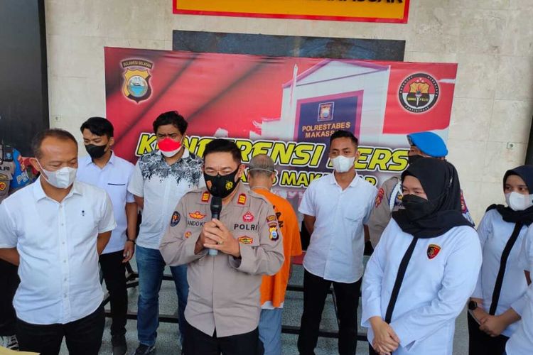 Unit Perlindungan Perempuan dan Anak (PPA) Polrestabes Makassar menggelar kasus pencabulan terhadap 16 anak di mesjid, Rabu (18/8/2021).