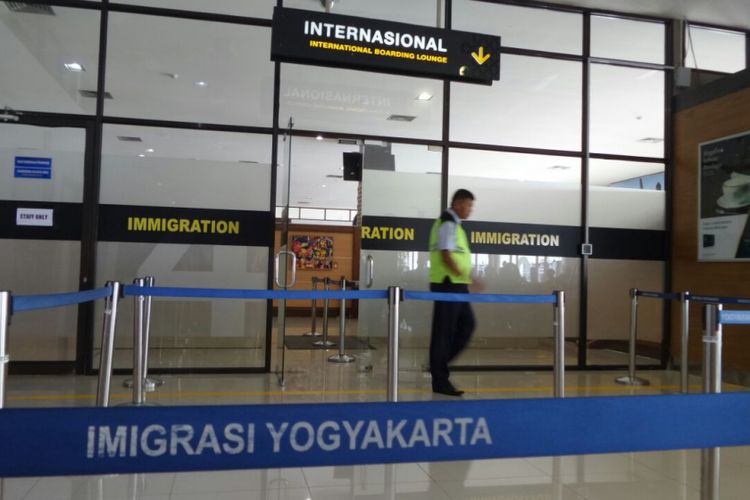 Suasana Bandara Internasional Adisutjipto di Daerah Istimewa Yogyakarta, Jumat (26/1/2018). Pihak PT Angkasa Pura I menyebut bandara ini sudah melebihi kapasitas yang seharusnya, sehingga untuk meningkatkan pelayanan dibutuhkan bandara baru bernama New Yogyakarta International Airport (NYIA) di Kabupaten Kulonprogo.