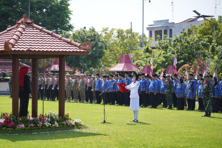 Upacara peringatan Hari Kesaktian Pancasila di halaman Pendapa Ageng, Kabupaten Klaten, Jawa Tengah, Selasa (1/10/2024). 