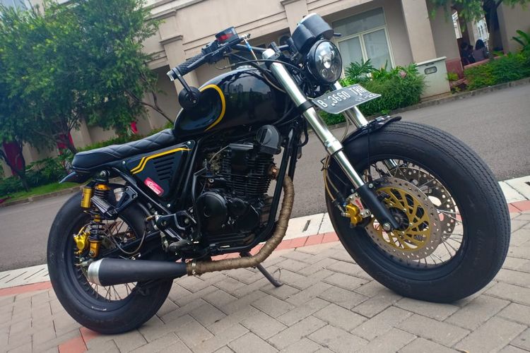 Yamaha Scorpio yang diubah dengan tampilan cafe racer