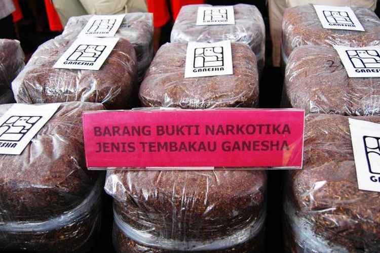Kepolisian Resor Bogor mengamankan tembakau sintetis merk Ganesha seberat 22 kilogram, di Mapolres Bogor, Rabu (8/2/2017). Ganesha termasuk ke dalam golongan narkotika golongan I  setelah diterbitkannya Peraturan Menteri Kesehatan Nomor 2 Tahun 2017
