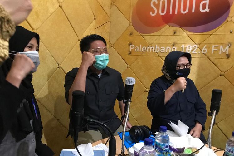 Gubernur Sumatera Selatan Herman Deru dalam acara talkshow di radio Sonora Palembang FM 102.6, Kamis (11/06/2020).