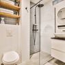 6 Ide Desain Area Shower di Kamar Mandi Kecil, Nyaman dan Estetik