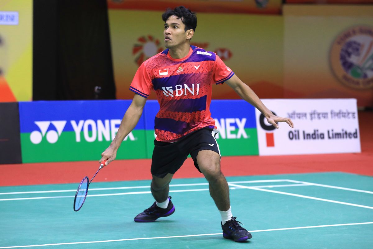 Tunggal putra Indonesia, Chico Aura, ketika menghadapi Shi Yu Qi (China) pada 32 besar India Open 2023, Selasa (17/1/2023). Chico Aura langsung tersingkir pada babak pertama India Open 2023 seusai kalah tiga gim dari Shi Yu Qi. Terkini, Chico Aura Dwi Wardoyo sudah memastikan diri ke semifinal Indonesia Masters 2023 seusai menang atas Brian Yang di perempat final pada Jumat (27/1/2023).