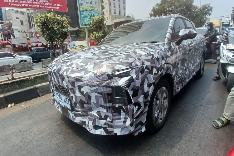 Lepas L6 PHEV Tertangkap Kamera Sedang Tes Jalan di Bekasi