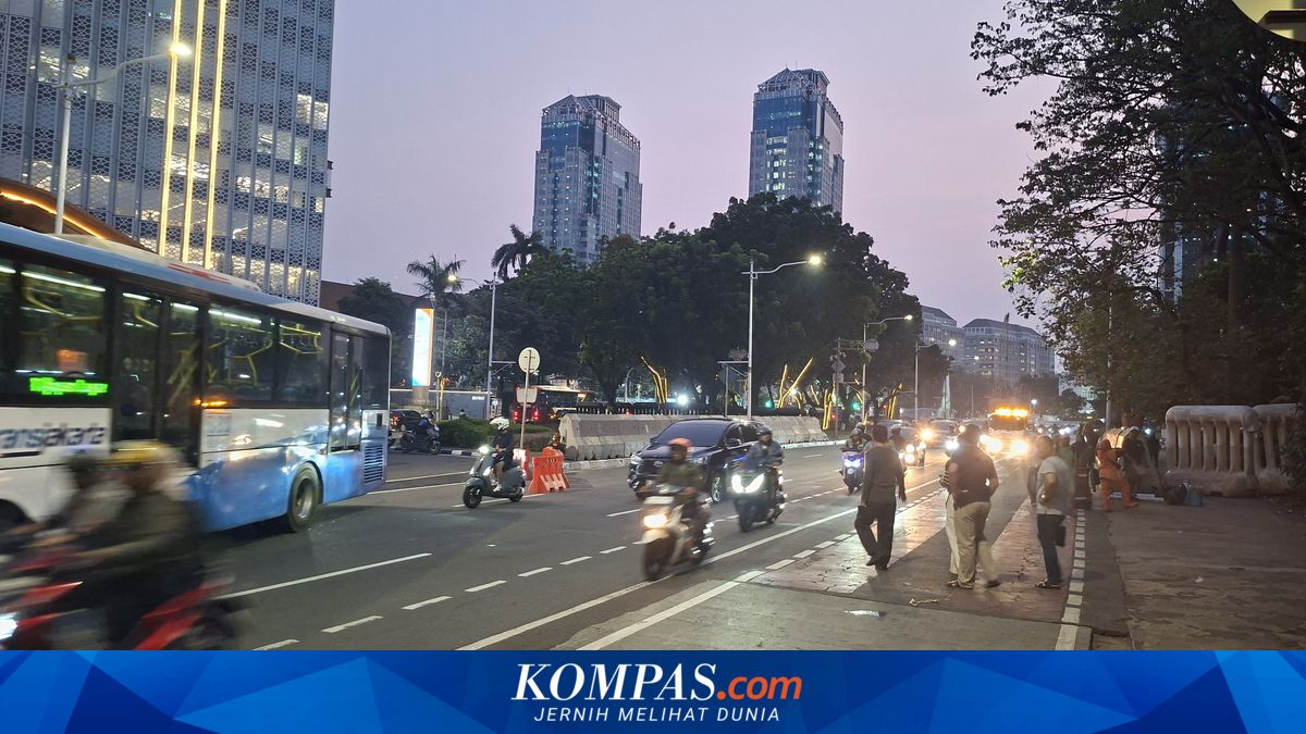 Massa Demo Ojol Bubar, Jalan Medan Merdeka Selatan Jakpus Kembali Dibuka