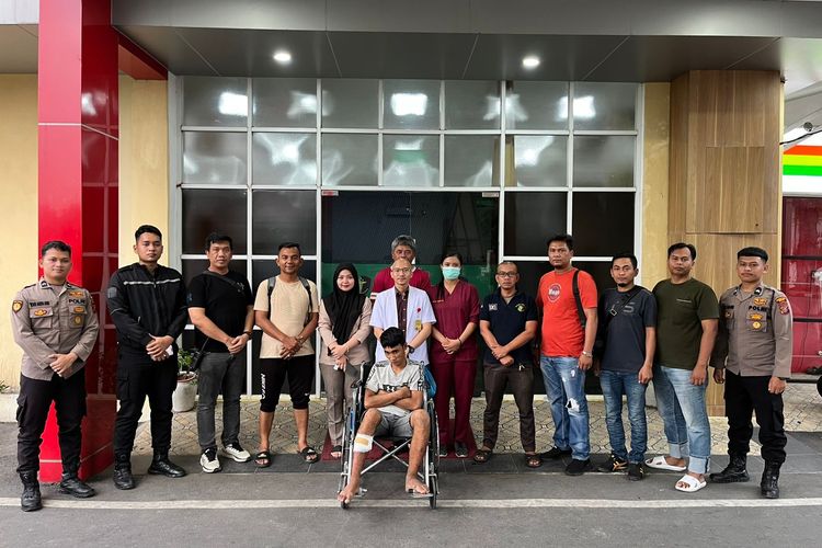 Andy Nasution (35) menjalani perawatan di Rumah Sakit Bhayangkara Medan pada Jumat (4/7/2025) karena mencuri ponsel personel Polda Sumut inisial HP (52) di Pintu Tol Bandar Selamat, Kota Medan.