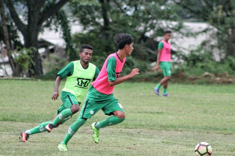 Semen Padang masih mencari striker dengan kualitas bagus.