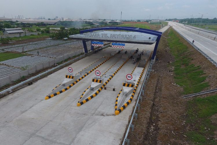 Gerbang Tol Driyorejo yang menjadi salah satu GT di ruas Tol Surabaya-Mojokerto.