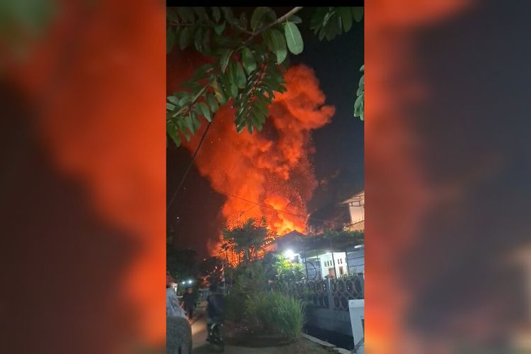 Pangkalan Elpiji di Cirebon Terbakar Hebat, Pemilik Sempat Cium Bau Gas Menyengat