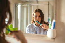 5 Cara Menggunakan Sikat Gigi yang Benar