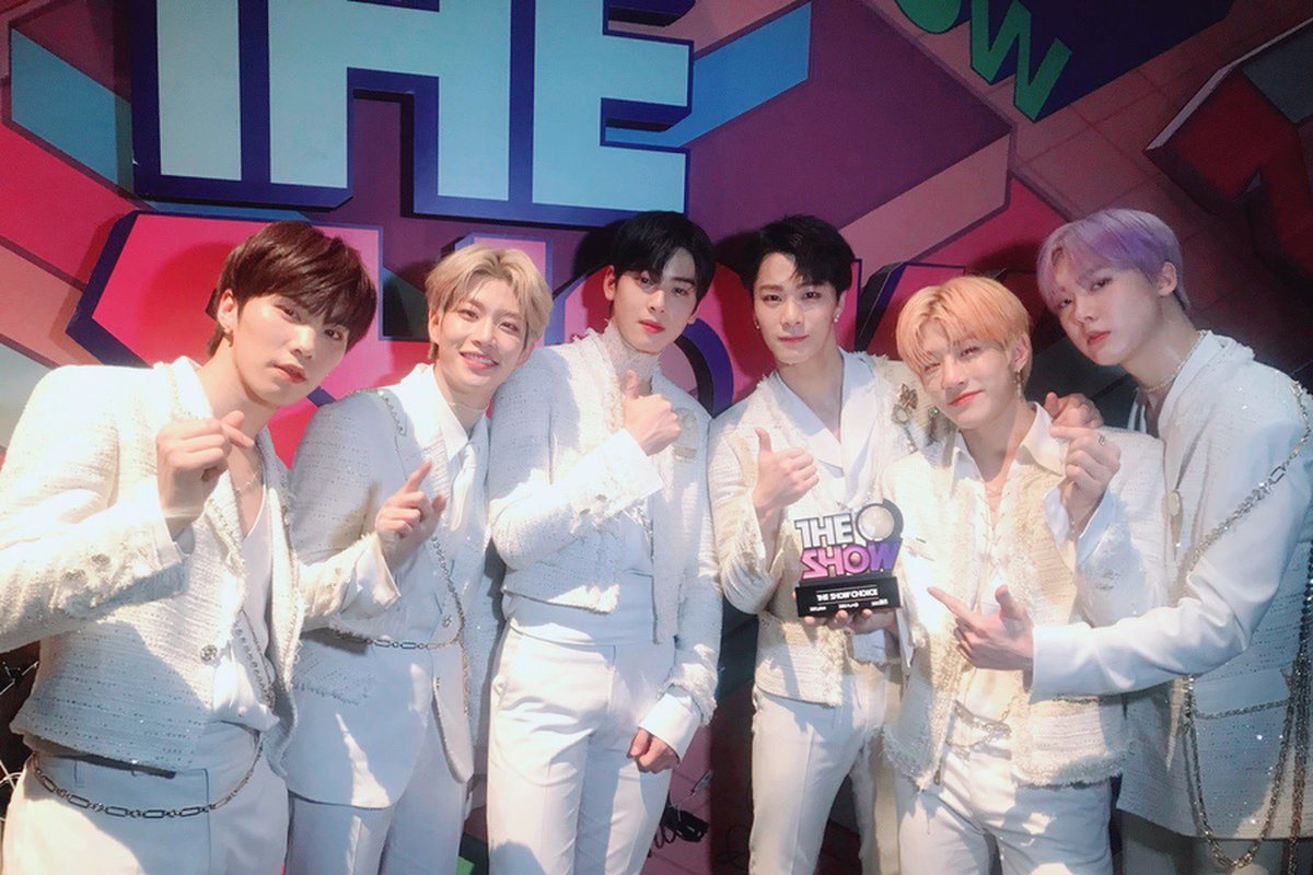 Boyband ASTRO meraih penghargaan pertama mereka setelah tiga tahun sejak debut, Selasa (29/1/2019).