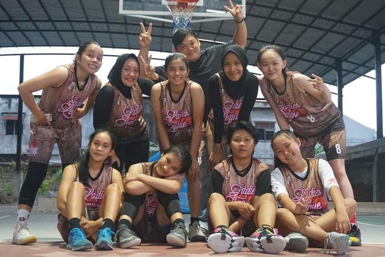 Di Pekanbaru (Provinsi Riau), ada Ladies League sejak 2019 untuk pembentukan tim basket putri Pekanbaru All Star.

Lima klub yang berlaga di Ladies League adalah Marpoyan Damai Aviators, Pekanbaru Kota Heroes, Senapelan Heritage, Tenayan Raya Highlander, dan Sukajadi Legislator

Kota Pekanbaru  menjadi tuan rumah Pra Season Srikandi Cup 2020 pada 12-18 Januari.