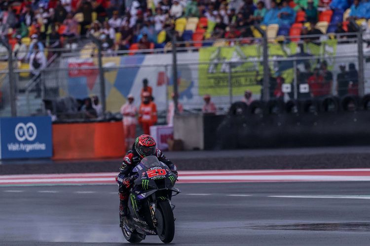 Pebalap Monster Energy Yamaha Fabio Quartararo melaju saat balapan MotoGP seri Pertamina Grand Prix of Indonesia di Pertamina Mandalika International Street Circuit, Lombok Tengah, NTB, Minggu (20/3/2022). Pembalap Red Bull KTM Factory Racing Miguel Oliveira berhasil menjadi juara pertama diikuti pembalap Monster Energy Yamaha Fabio Quartararo dan pembalap Pramac Racing Johann Zarco.