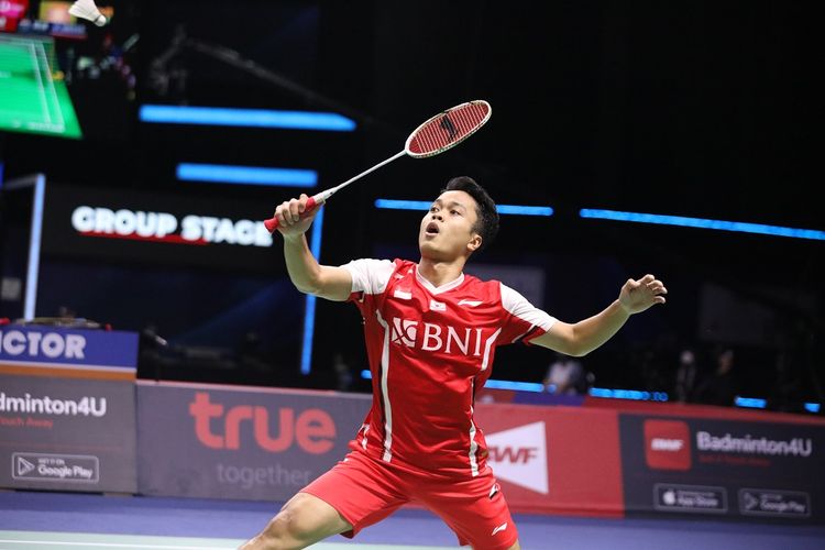 Anthony Sinisuka Ginting saat bertanding melawan Loh Kean Yew (Singapura) pada laga perdana Grup A Piala Thomas 2022 di Impact Arena, Bangkok, Thailand, Minggu (8/5/2022). 