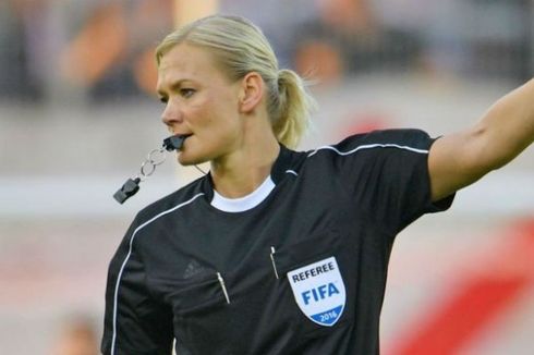 Perempuan Pertama yang Menjadi Wasit Bundesliga