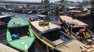 Jadi Andalan Warga untuk Mudik, Perahu Tradisional di Cilincing Tak Lekang oleh Waktu