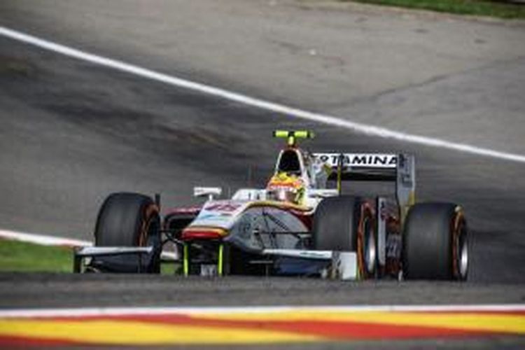 Pebalap Campos Racing asal Indonesia, Rio Haryanto, memacu mobilnya pada hari pertama GP2 Belgia di Sirkuit Spa-Francorchamps, Jumat (21/8/2015).