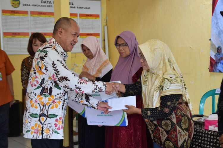Bupati Banyumas Larang Pungutan di Sekolah Negeri, termasuk Jual Beli Seragam dan LKS