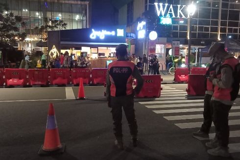 Remaja yang Nongkrong Makin Ramai, Sejumlah Petugas Keamanan Berjaga di Kawasan Dukuh Atas