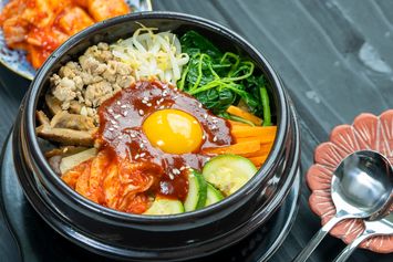 3 Cara Makan Bibimbap agar Lebih Nikmat Menurut Chef Korea