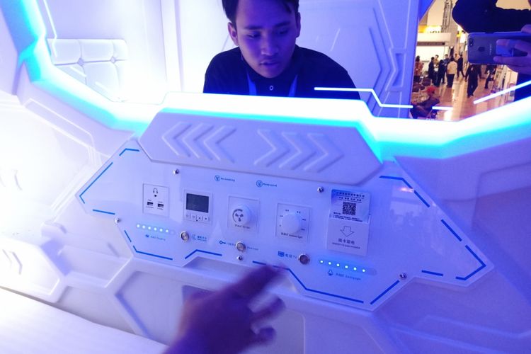 Capsule Hotel dengan teknologi dan konsep dari Jepang yang akan dioperasikan di Indonesia, saat pemeran di JIExpo Kemayoran, Jakarta, Selasa (22/3/2018).