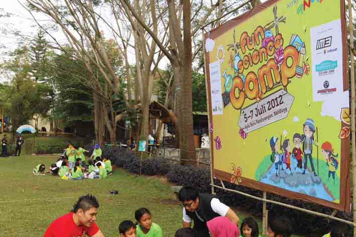 Praktik lapangan dengan bimbingan kakak-kakak dari ITB.