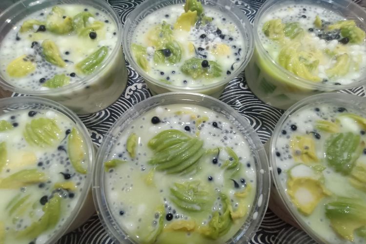 Salah satu takjil yang ditunggu-tunggu jelang berbuka puasa Ramadhan, es teler.