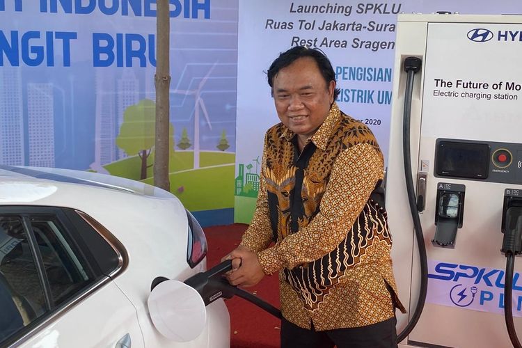 PLN dan Jasa Marga bamgun empat SPKLU di ruas tol Sirabaya-Jakarta