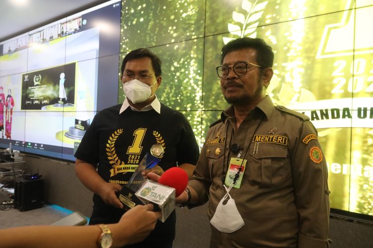 Menteri Pertanian (Mentan) Syahrul Yasin Limpo dalam acara Anugerah Keterbukaan Informasi Publik pada tahun 2021.