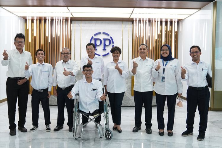 ? PT PP (Persero) Tbk, salah satu perusahaan konstruksi dan investasi
terkemuka, terdepan, dan terpercaya di Indonesia (?PTPP?) menyelenggarakan kegiatan pertemuan
untuk menyambut kehadiran para karyawan difabel atau disabilitas yang telah bergabung di perusahaan
beberapa waktu lalu. Kegiatan yang diselenggarakan di Auditorium Wisma Subiyanto, Jakarta pada Senin
(01/08) dihadiri langsung oleh Direktur Utama PTPP Novel Arsyad dan didampingi oleh Direktur Strategi
Korporasi dan HCM Linda Gustina, Direktur Keuangan dan Manajemen Risiko Agus Purbianto, SVP
Corporate Secretary Bakhtiyar Efendi, SVP HCM PTPP Ni Made Sasanti, dan manajemen PTPP lainnya.